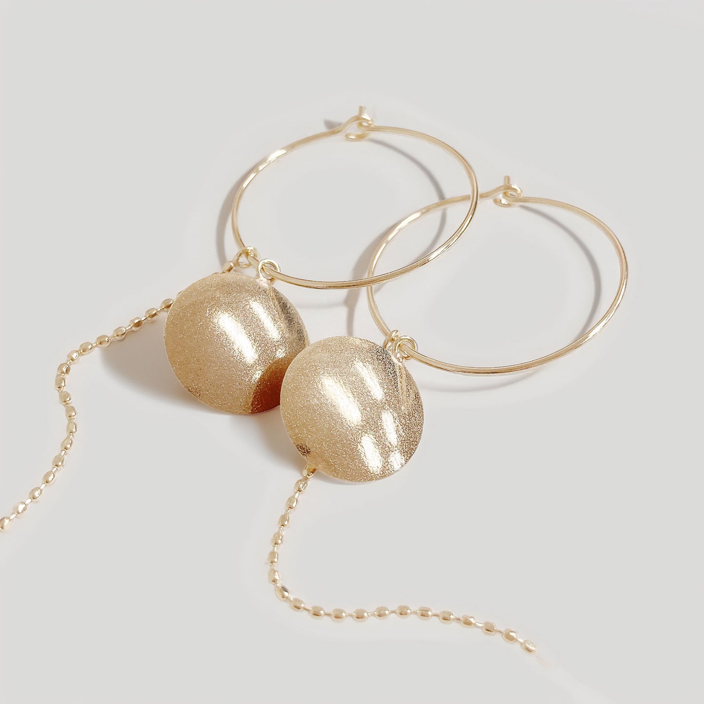 10K Yellow Gold Circle plate and chain charm pierced earrings