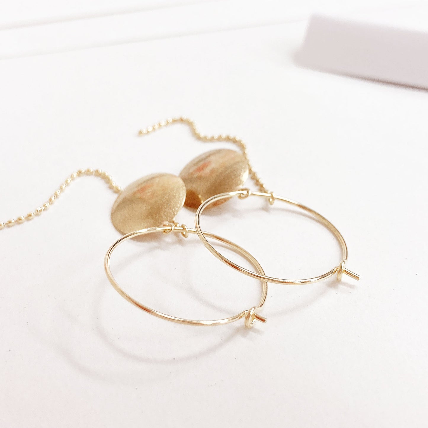 10K Yellow Gold Circle plate and chain charm pierced earrings