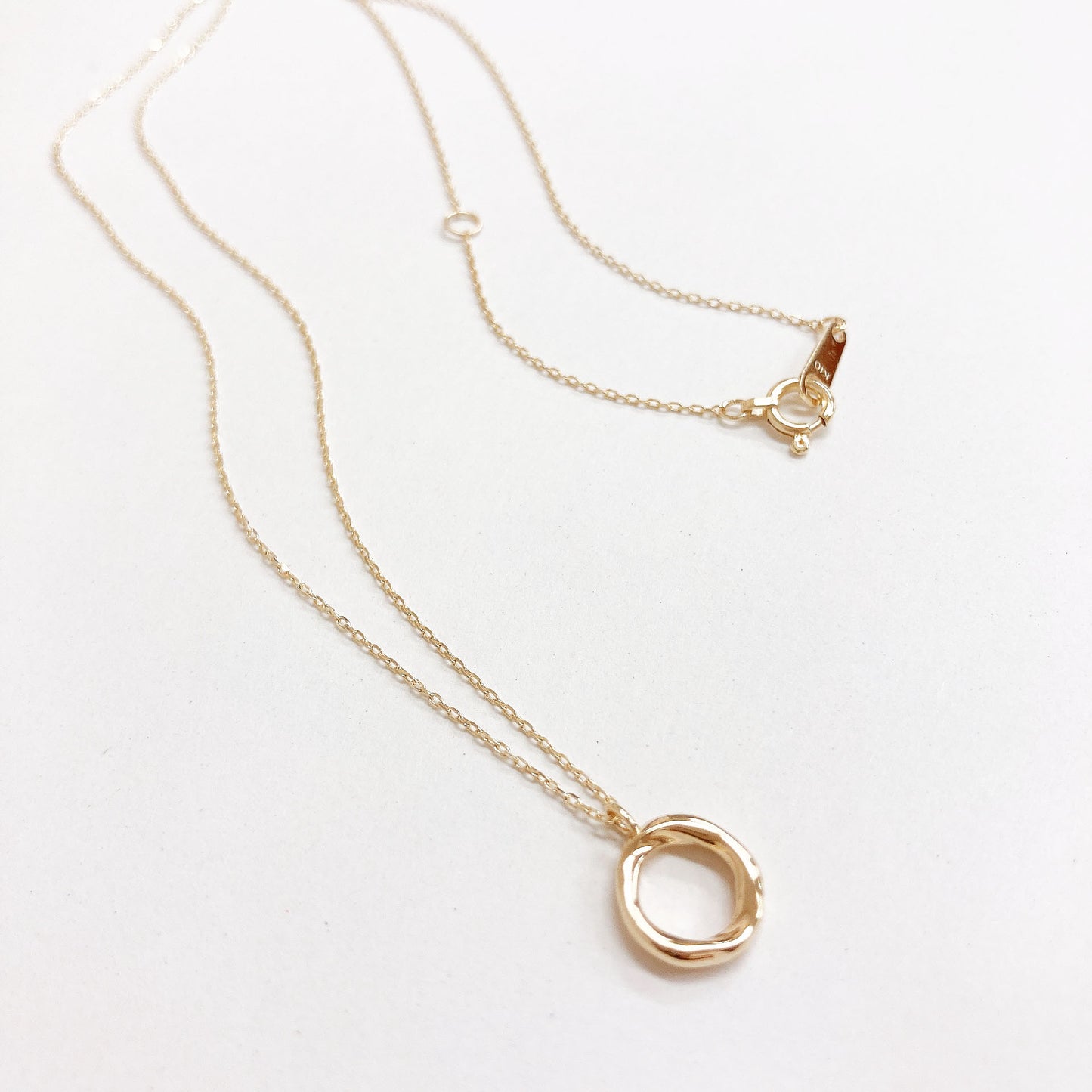 10K Yellow Gold Curved Circle pendant necklace 16 inch