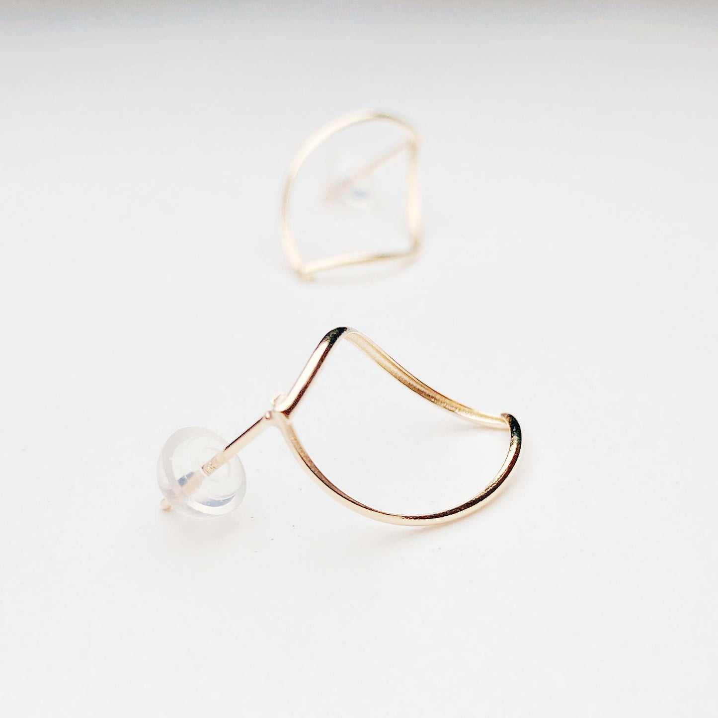 10K yellow gold curve wire leaf pierced earrings