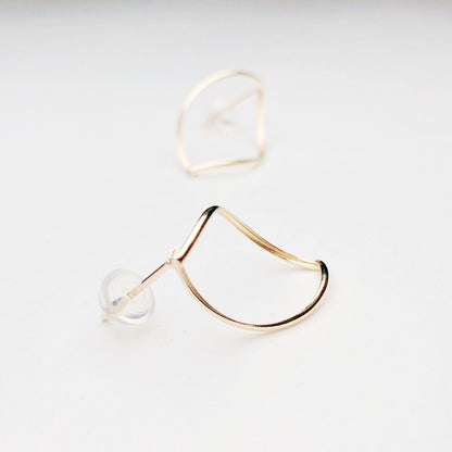 10K yellow gold curve wire leaf pierced earrings