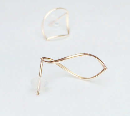 10K yellow gold curve wire leaf pierced earrings