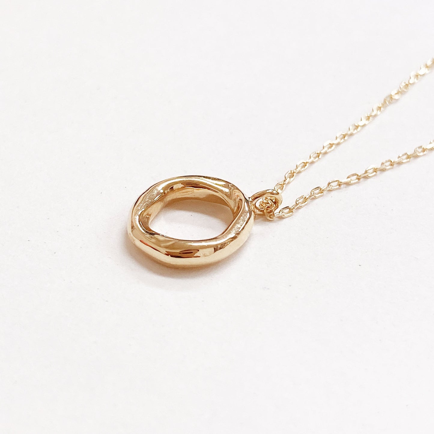 10K Yellow Gold Curved Circle pendant necklace 16 inch