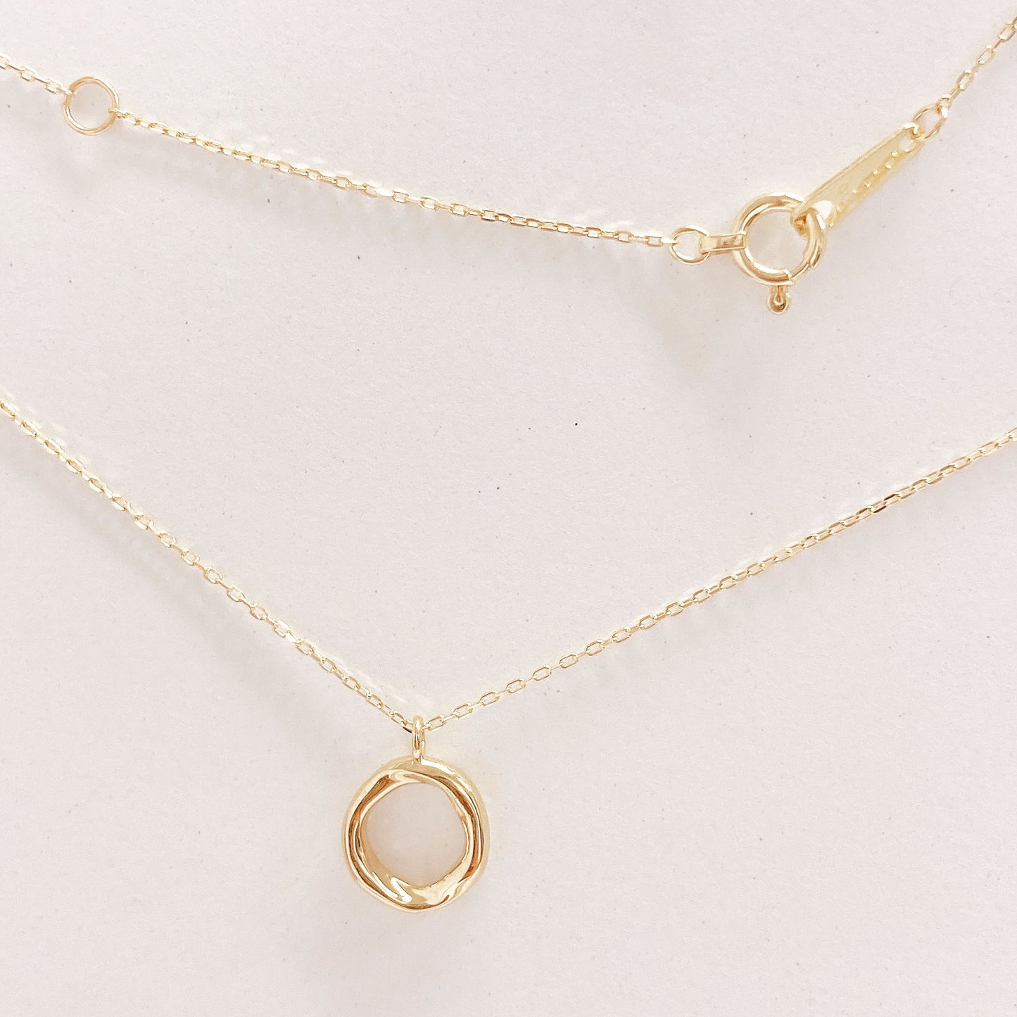 10K Yellow Gold Curved Circle pendant necklace 16 inch