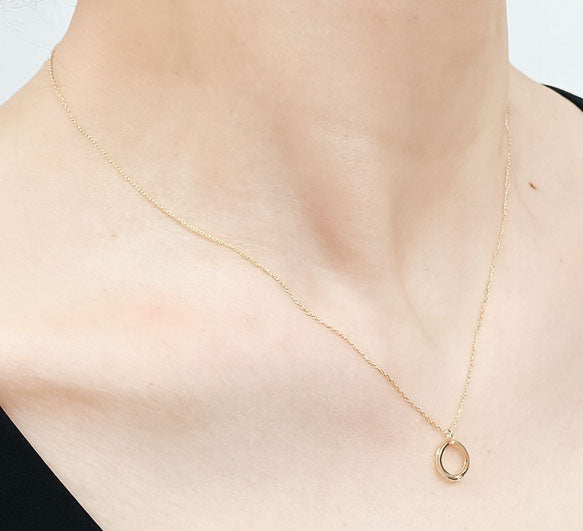 10K Yellow Gold Curved Circle pendant necklace 16 inch